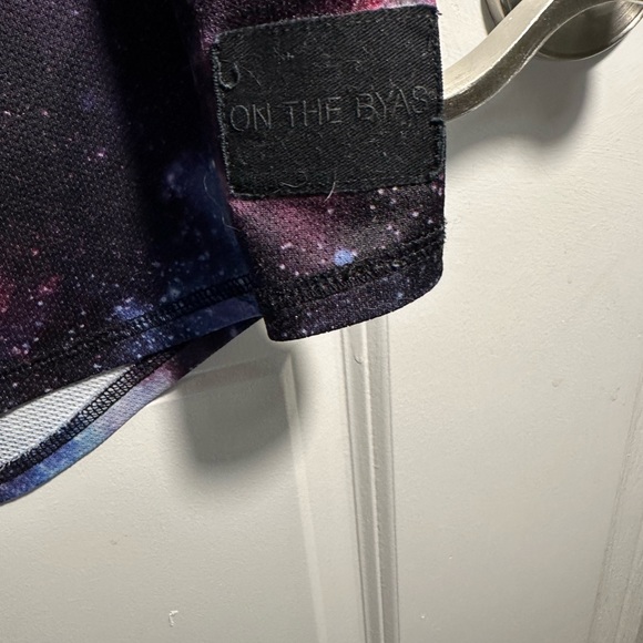 On the byas Mens galaxy Henley tee shirt large - Picture 2 of 5